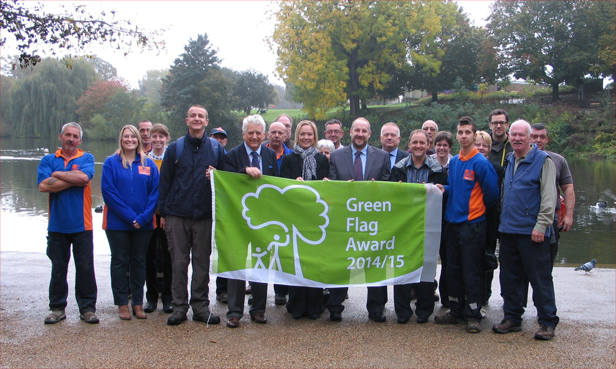 Mote Park Fellowship & Maidstone Borough
                    Council the receiving Green Flag award in October 2014